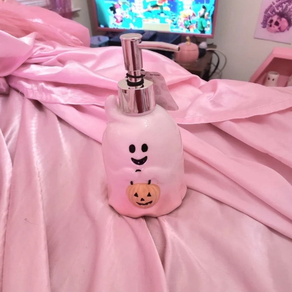 Ghost-Shaped Soap Dispenser - Pink